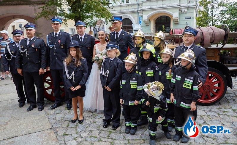 Mali strażacy uświetnili ślub strażaka z Wieruszowa OSP Ochotnicza Straż Pożarna
