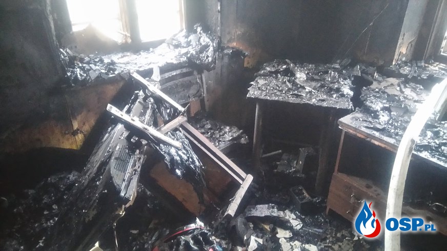 Pożar domu, poszkodowany właściciel. OSP Ochotnicza Straż Pożarna