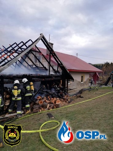 Pożar stodoły w Małopolsce. Budynek doszczętnie spłonął. OSP Ochotnicza Straż Pożarna