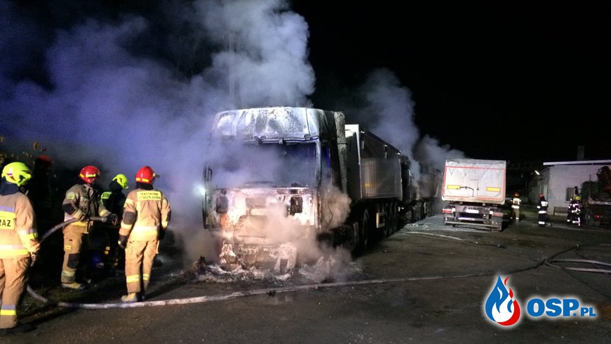 Pożar ciężarówek w Augustowie. W akcji 6 zastępów strażaków. OSP Ochotnicza Straż Pożarna
