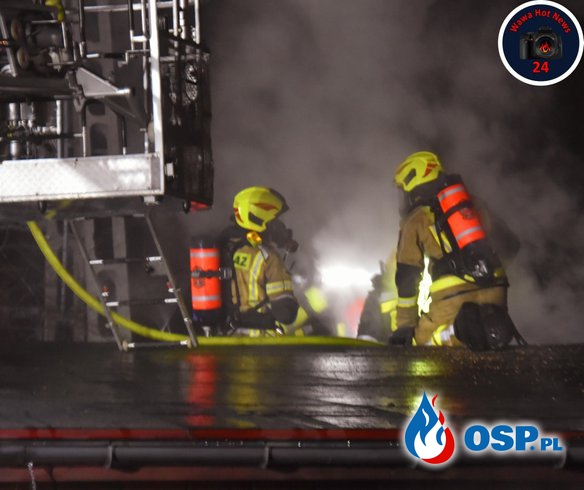Pożar warsztatu w Łomiankach. Spłonął jeden z pojazdów. OSP Ochotnicza Straż Pożarna