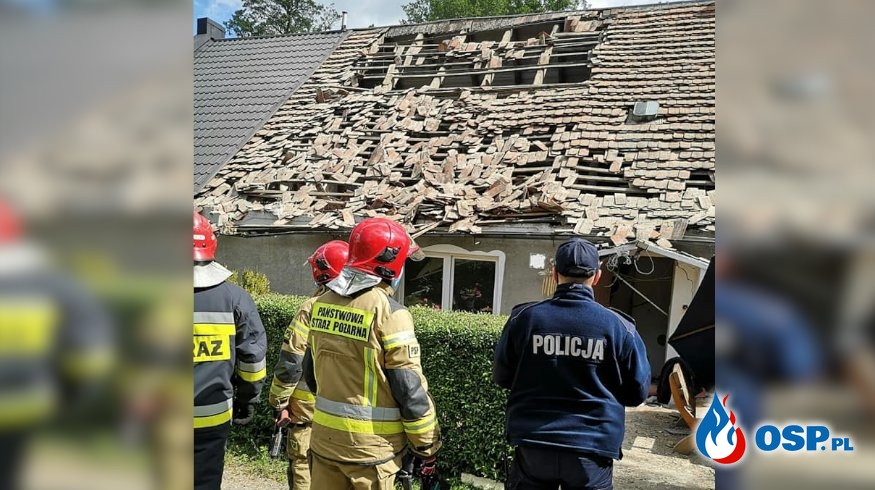Wybuch gazu uszkodził budynek w Idzikowicach. Ranny mężczyzna. OSP Ochotnicza Straż Pożarna