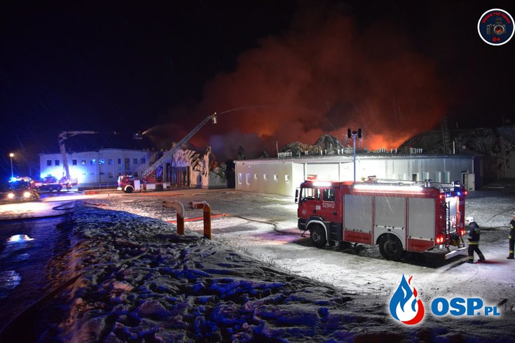 Ponad 20 zastępów strażaków gasiło ogromny pożar hali produkcyjnej w Białej Rawskiej OSP Ochotnicza Straż Pożarna
