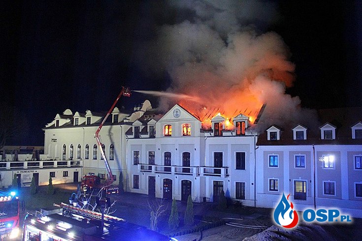 Pożar Domu Pielgrzyma w Kodniu. Spłonęło poddasze, część budynku została zalana wodą. OSP Ochotnicza Straż Pożarna