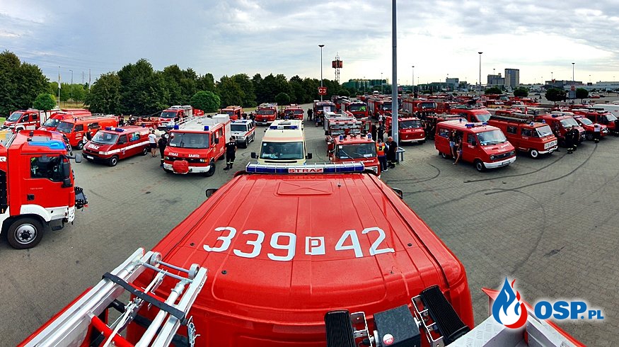 Za nami III Ogólnopolski Zlot Czerwonych Samochodów. Do Poznania przyjechało blisko 100 pojazdów. OSP Ochotnicza Straż Pożarna