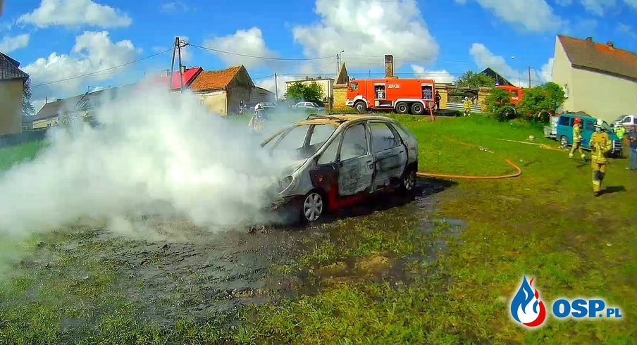Pożar samochodu w Opolu. Auto doszczętnie spłonęło. OSP Ochotnicza Straż Pożarna