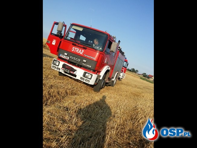 Pożar kombajnu na polu w miejscowości Solec OSP Ochotnicza Straż Pożarna