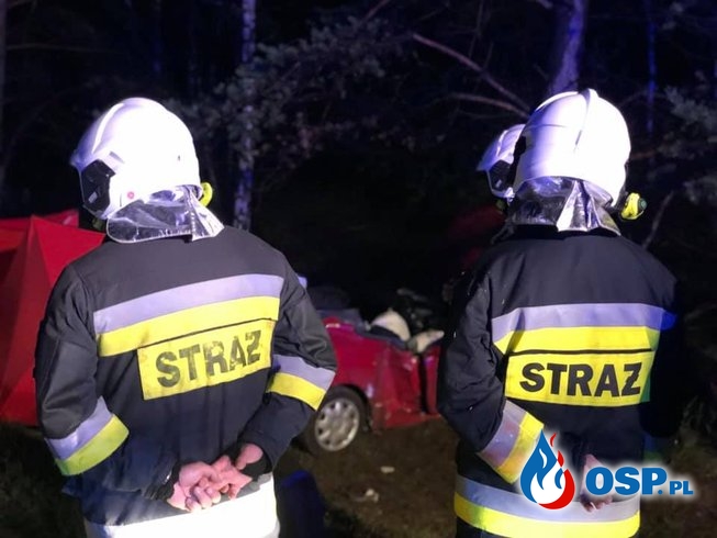 Tragiczny wypadek na krajowej 10. Jedna osoba zginęła, jedna ranna. OSP Ochotnicza Straż Pożarna
