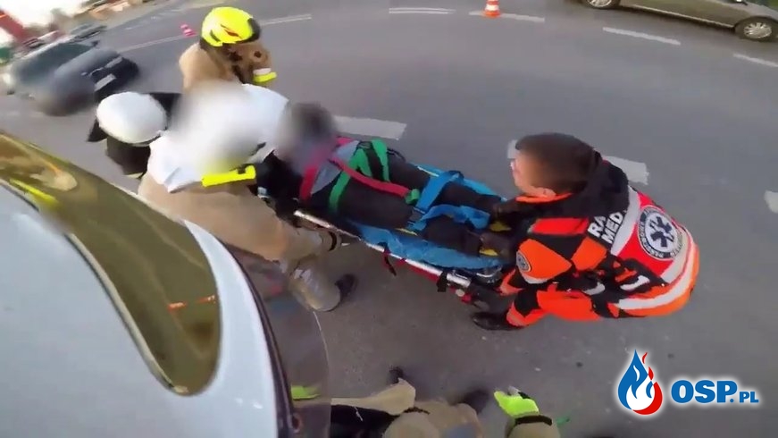 Dojazd do wypadku i akcja ratunkowa, nagrane kamerą na strażackim hełmie OSP Ochotnicza Straż Pożarna