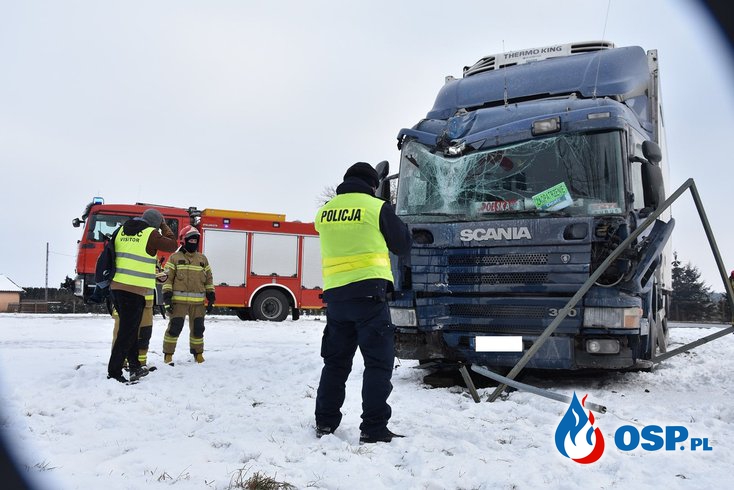 O włos od tragedii. Kierowca SCANII uratował życie kierowcy osobówki. OSP Ochotnicza Straż Pożarna