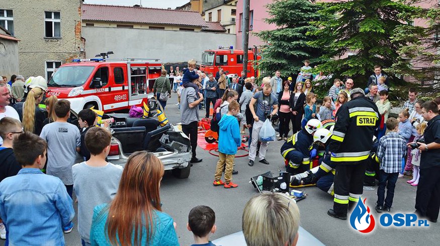 Festyn Rodziny Kamiliańskiej . Pokaż akcji podczas wypadku. OSP Ochotnicza Straż Pożarna