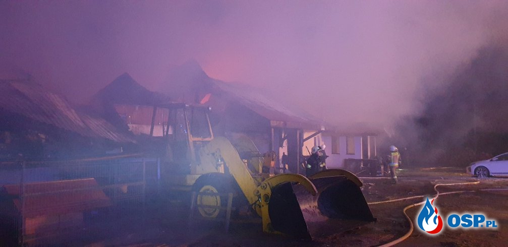 Nocny pożar tartaku w Gietrzwałdzie. Budynek doszczętnie spłonął. OSP Ochotnicza Straż Pożarna