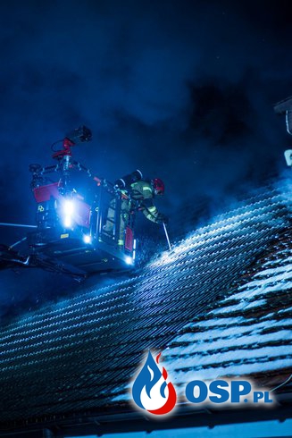 Groźny pożar budynku w Nietkowie. W akcji 15 zastępów strażaków. OSP Ochotnicza Straż Pożarna