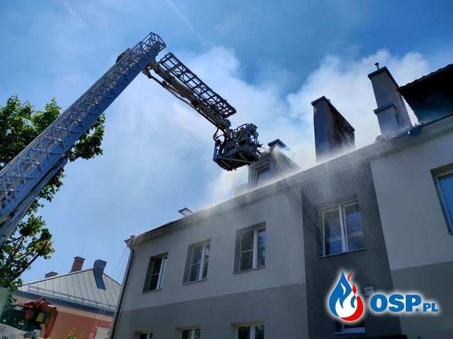 13 zastępów strażaków gasi pożar budynku wielorodzinnego w Radymnie OSP Ochotnicza Straż Pożarna