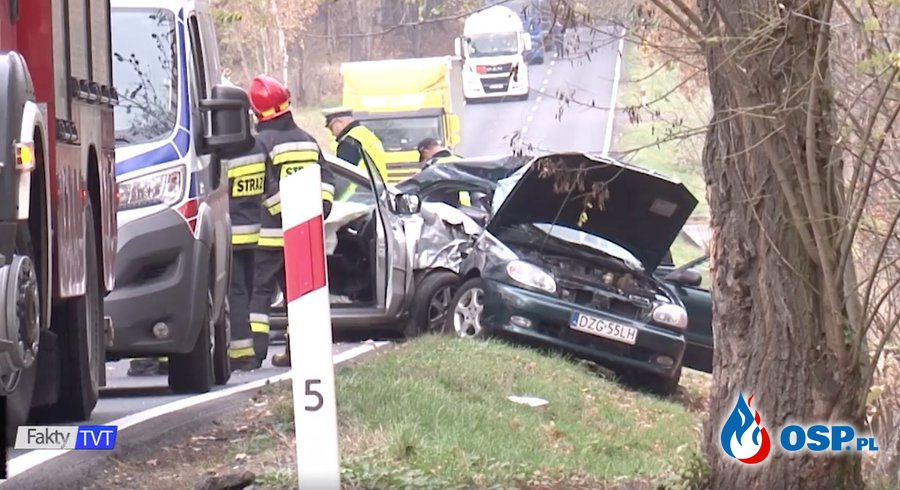 Tragiczne zderzenie daewoo i mazdy. 1 osoba nie żyje, 5 rannych. OSP Ochotnicza Straż Pożarna