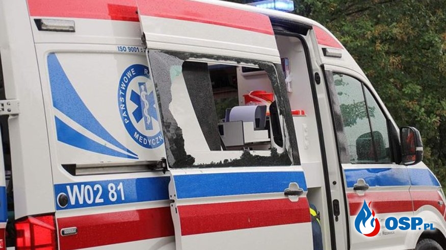 Pijany kierowca zaatakował służby i zdemolował karetkę OSP Ochotnicza Straż Pożarna