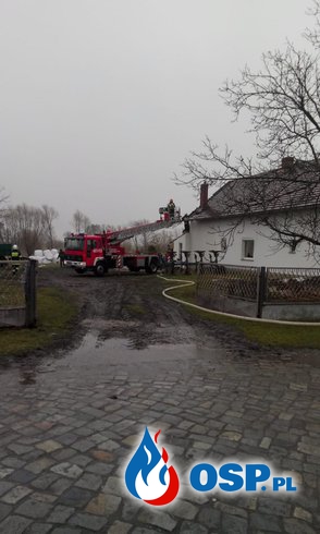 Pożar dachu na budynku jednorodzinnym w Radostyni OSP Ochotnicza Straż Pożarna