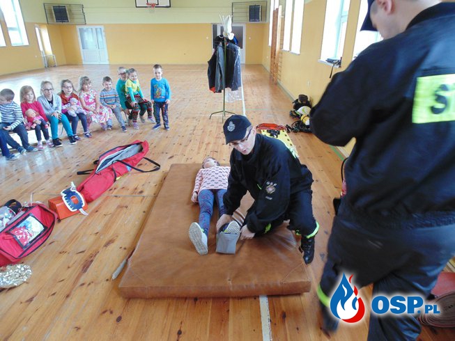 Dzień wiosny w Szkole Podstawowej w Chylinie z OSP. OSP Ochotnicza Straż Pożarna