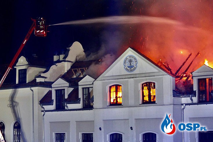 Pożar Domu Pielgrzyma w Kodniu. Spłonęło poddasze, część budynku została zalana wodą. OSP Ochotnicza Straż Pożarna