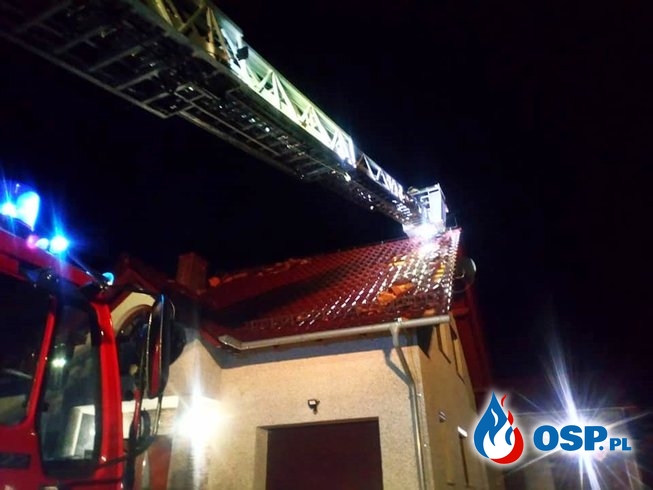 Ponad 2200 interwencji strażaków, 300 uszkodzonych budynków. Strażacy usuwają skutki wichur. OSP Ochotnicza Straż Pożarna