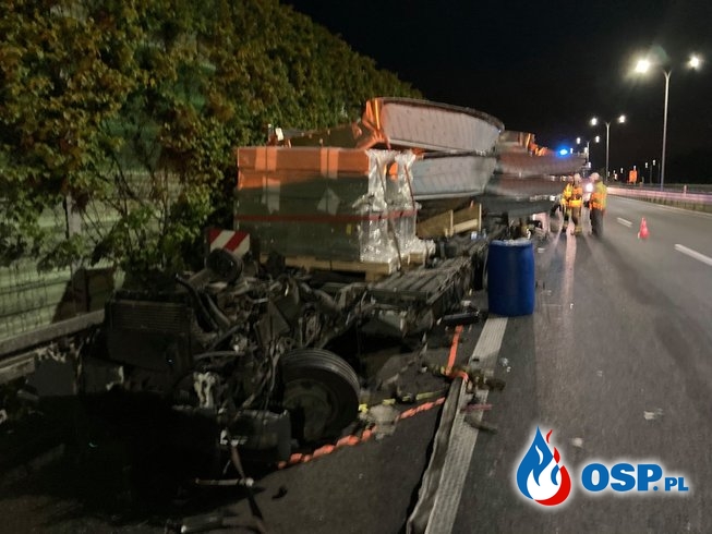 Kabina ciężarówki spadła na drogę po zderzeniu na S8 OSP Ochotnicza Straż Pożarna