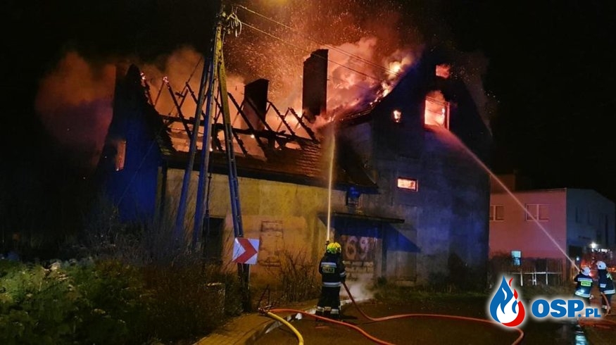 Pożar domu w Olbrachcicach. 5-osobowa rodzina zdążyła uciec przed ogniem. OSP Ochotnicza Straż Pożarna