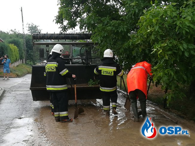 Ulewny deszcz OSP Ochotnicza Straż Pożarna