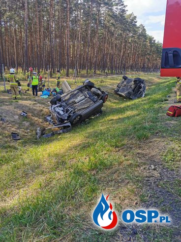 9 rannych po wypadku na trasie S3. Auta po zderzeniu dachowały poza jezdnią. OSP Ochotnicza Straż Pożarna