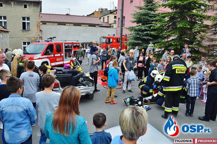Festyn Rodziny Kamiliańskiej . Pokaż akcji podczas wypadku. OSP Ochotnicza Straż Pożarna