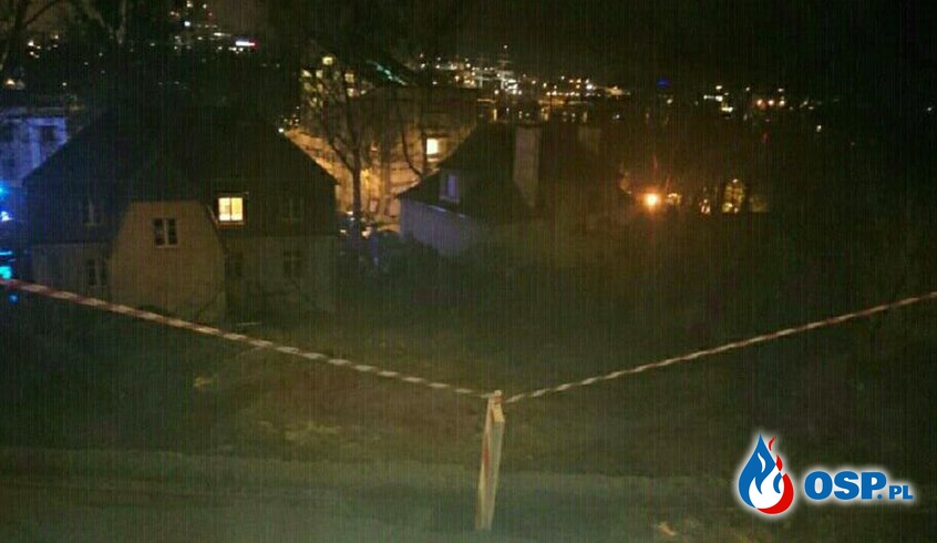 Osunięta skarpa z drogą przysypały dom w Gdyni! OSP Ochotnicza Straż Pożarna