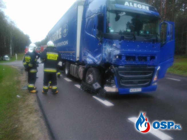 Zderzenie samochodu osobowego z samochodem ciężarowym OSP Ochotnicza Straż Pożarna