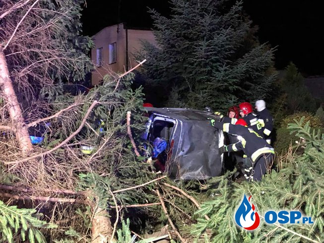 19-letni kierowca pijany i pod wpływem narkotyków ściął autem 3 drzewa i dachował OSP Ochotnicza Straż Pożarna