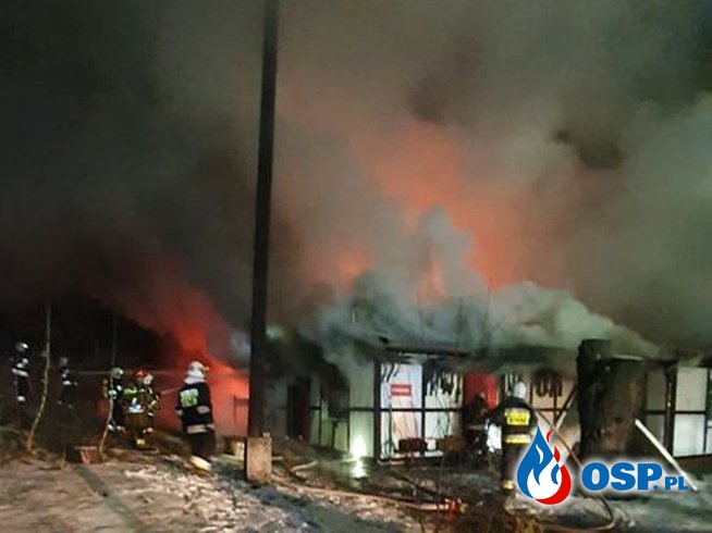 Pożar hotelu w Mikstacie. Akcja gaśnicza trwała blisko 8 godzin. OSP Ochotnicza Straż Pożarna