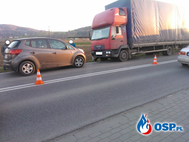 Wypadek na drodze wojewódzkiej w Siedliskach OSP Ochotnicza Straż Pożarna