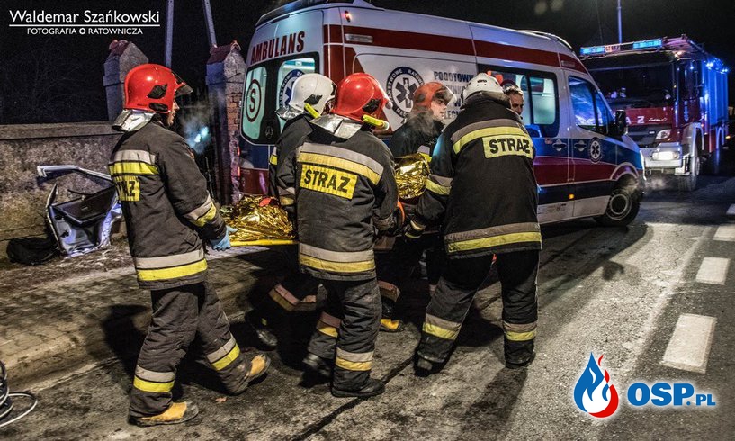 Wypadek w Buczynie. Seat roztrzaskał się na murze! OSP Ochotnicza Straż Pożarna