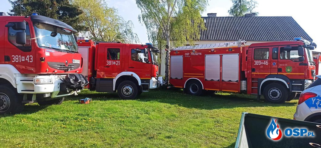Traktor wpadł do stawu, 83-letni mężczyzna zginął na miejscu OSP Ochotnicza Straż Pożarna