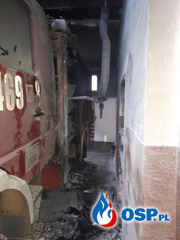 Pożar w remizie OSP Zalewo. Zniszczony wóz, wyposażenie i garaż. OSP Ochotnicza Straż Pożarna