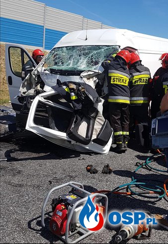 Groźny wypadek na 367 kilometrze autostrady A2. W akcji LPR. OSP Ochotnicza Straż Pożarna