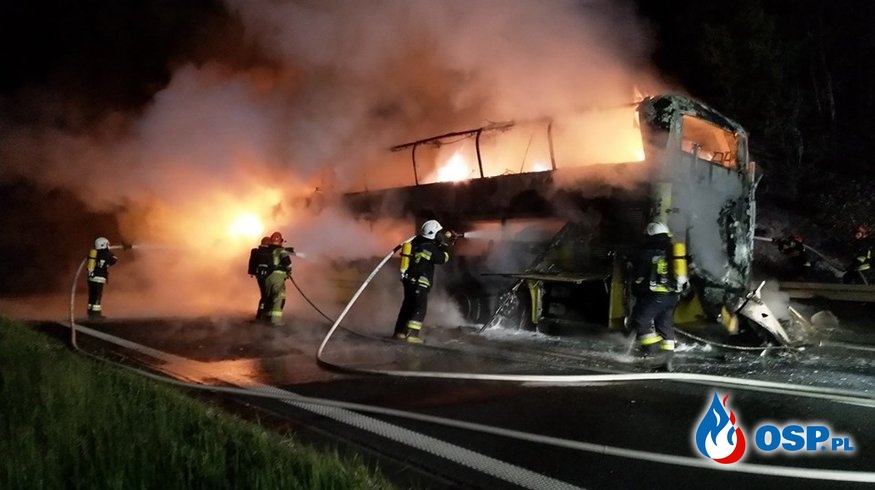 Ukraiński autobus spłonął na autostradzie A4. OSP Ochotnicza Straż Pożarna