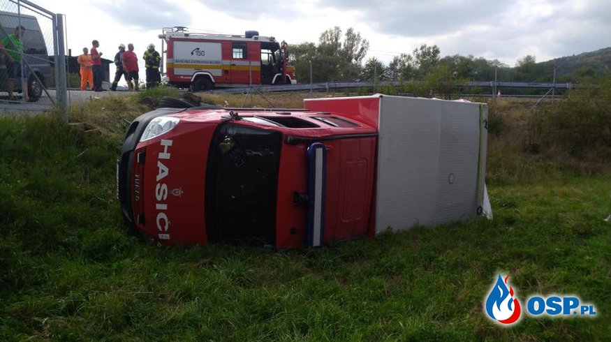 Wóz strażacki kilkukrotnie koziołkował po wypadku na Słowacji. OSP Ochotnicza Straż Pożarna
