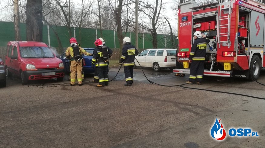 Pożar samochodu na szpitalnym parkingu OSP Ochotnicza Straż Pożarna