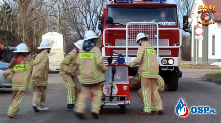 "Małomiasteczkowy Star". Mali strażacy ze Stąporkowa nagrali cover hitu Dawida Podsiadło. OSP Ochotnicza Straż Pożarna