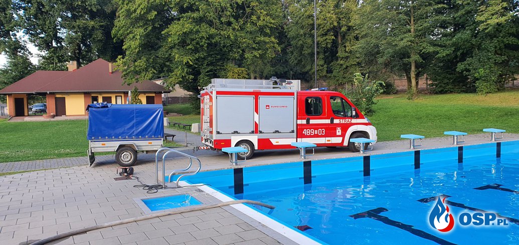 Ćwiczenia wodne na basenie w Białej OSP Ochotnicza Straż Pożarna