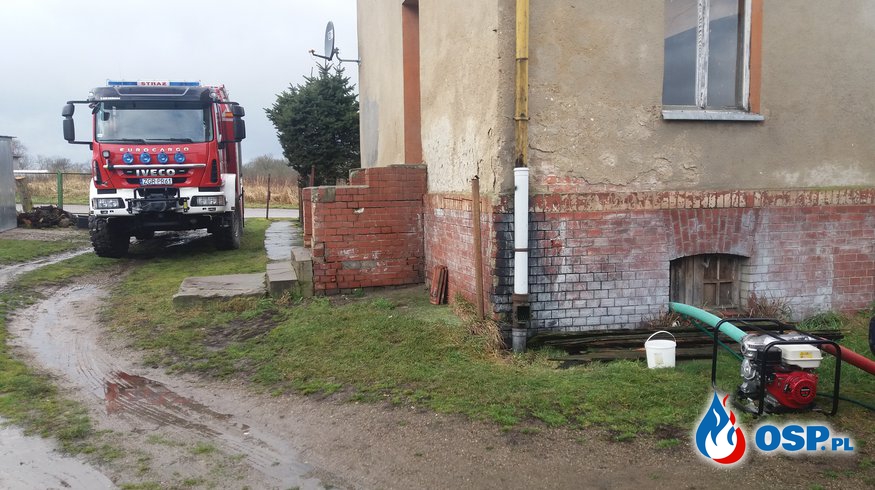 Woda zalała piwnicę w której znajdował się piec OSP Ochotnicza Straż Pożarna