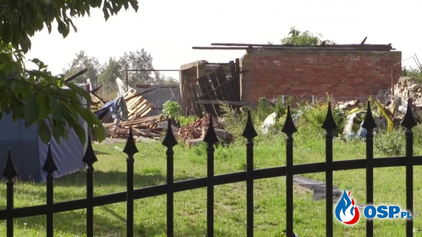 "Część budynków runęła". Ogromne zniszczenia po burzy pod Łomżą. OSP Ochotnicza Straż Pożarna