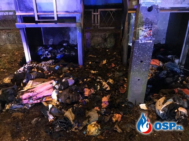 183/2019 Pożar pojemników z odzieżą w Godkowie Osiedle OSP Ochotnicza Straż Pożarna
