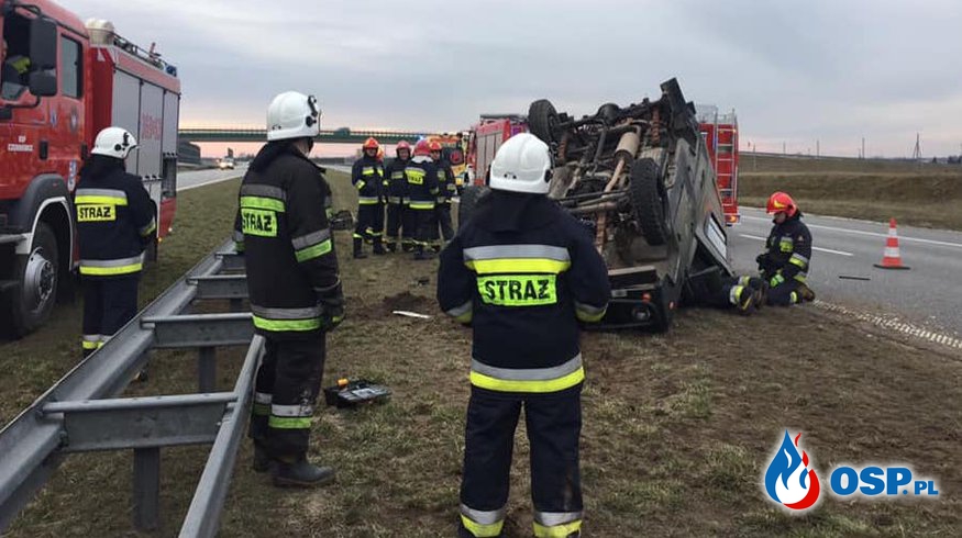 Wypadek wojskowego samochodu na autostradzie A1. OSP Ochotnicza Straż Pożarna