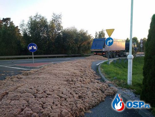 Pulpa ziemniaczana na drodze [47/2017] OSP Ochotnicza Straż Pożarna