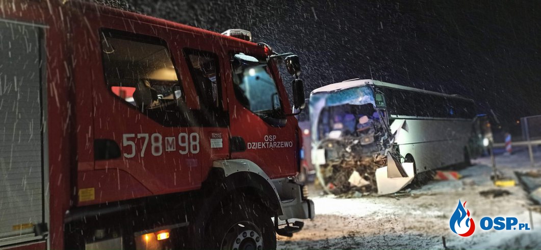 Wypadek autobusu z tirem na DK7 OSP Ochotnicza Straż Pożarna