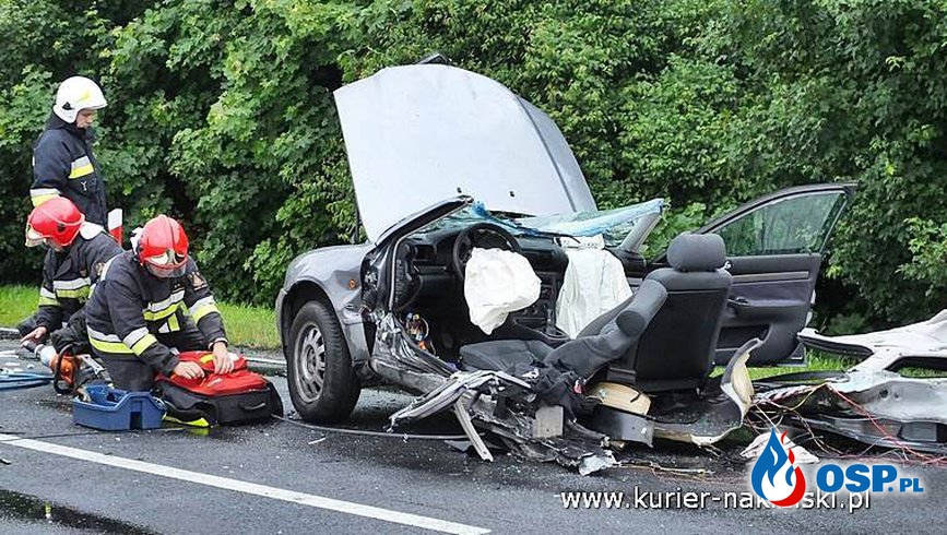 Audi rozpadło się na dwie części, po wypadku na krajowej dziesiątce! OSP Ochotnicza Straż Pożarna